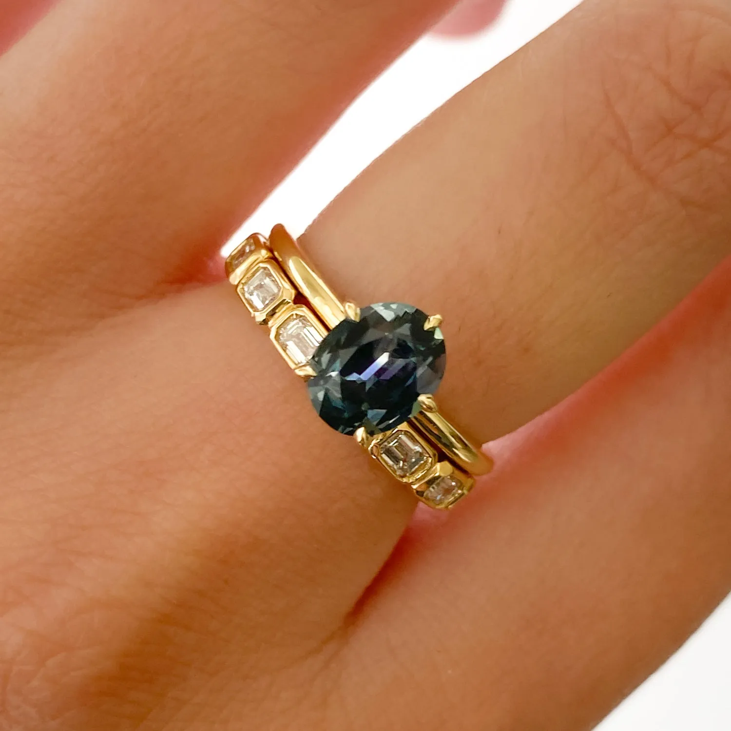 1.56 ct Oval Montana Color-Change Sapphire Vault Ring